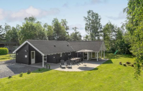 Beautiful Home In Væggerløse With Sauna
